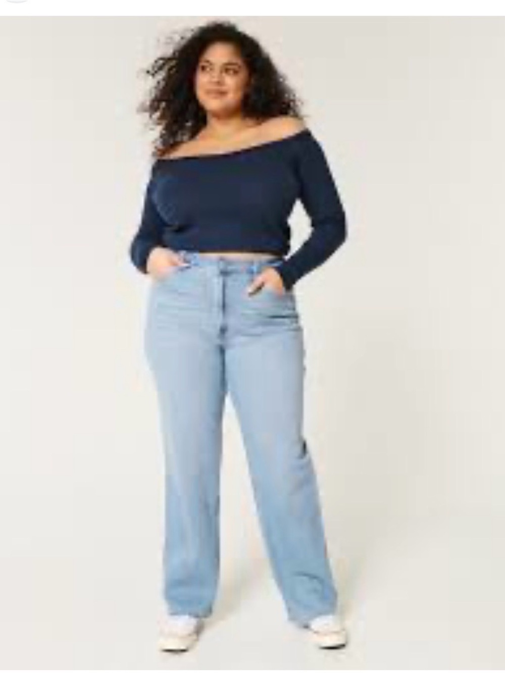 Hollister. Ultra high rise mom Jean Light Blue Jeans - Classic Straight Fit
